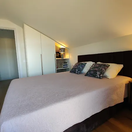 Vakantiehuis Dobilas Townhouse Near A Quiet *