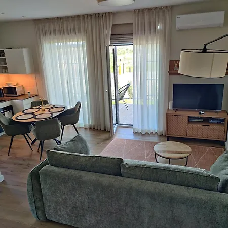 Dobilas Townhouse Near A Quiet Hébergement de vacances *
